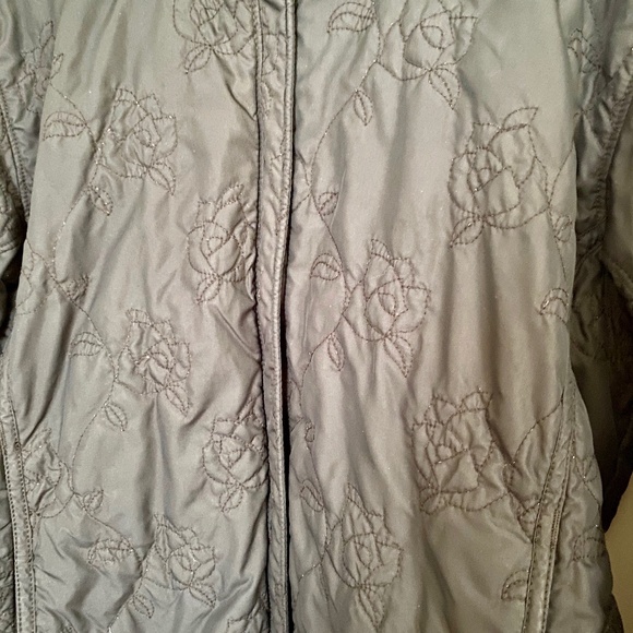 Columbia Black Embroidered Floral Jacket Womens Size Medium - Picture 3 of 8